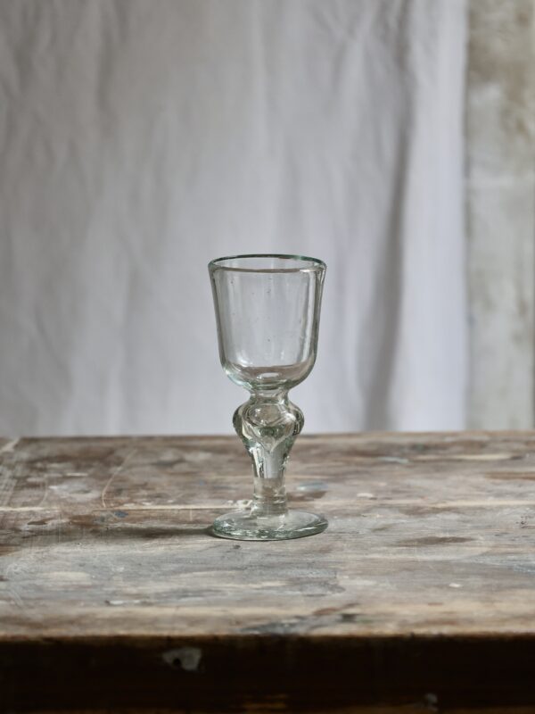 la-soufflerie-white-wine-glass-transparent-drinkware-stem-glasses-mouth-blown-recycled-glass