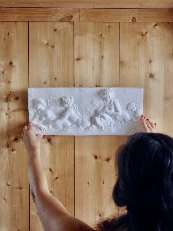 la-soufflerie-les-naiades-small-decorative-plaster-piece-on-wall
