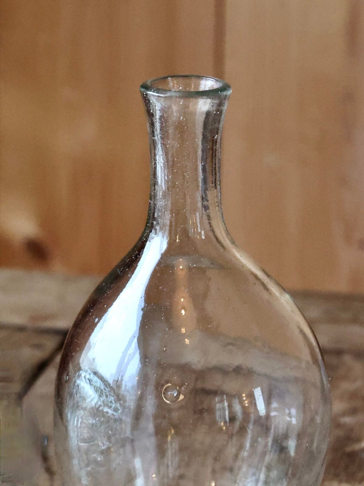 rotonda-transparent-carafe-mouth)blown-recycled-glass