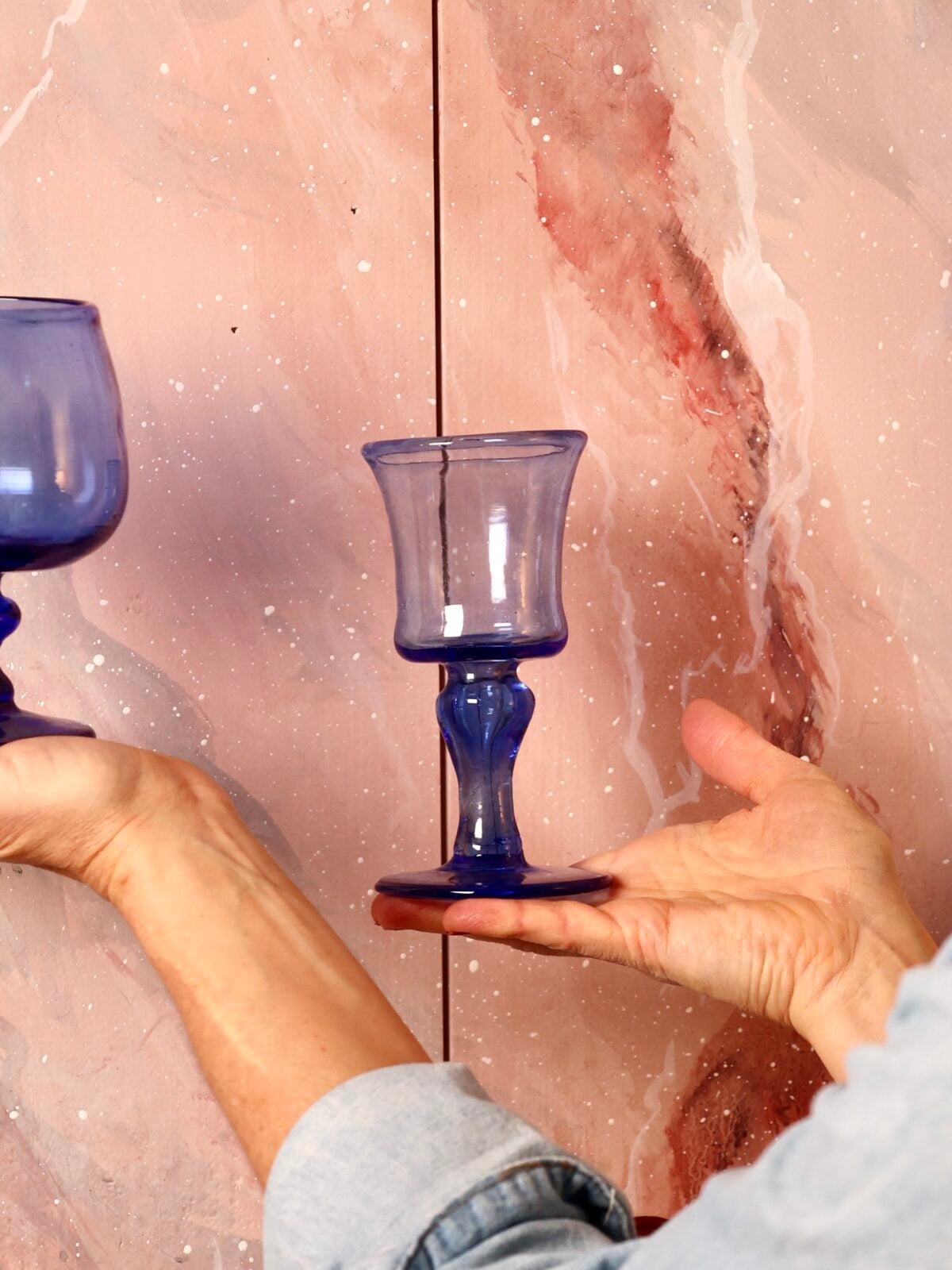 Verre à pied fait main en verre recyclé