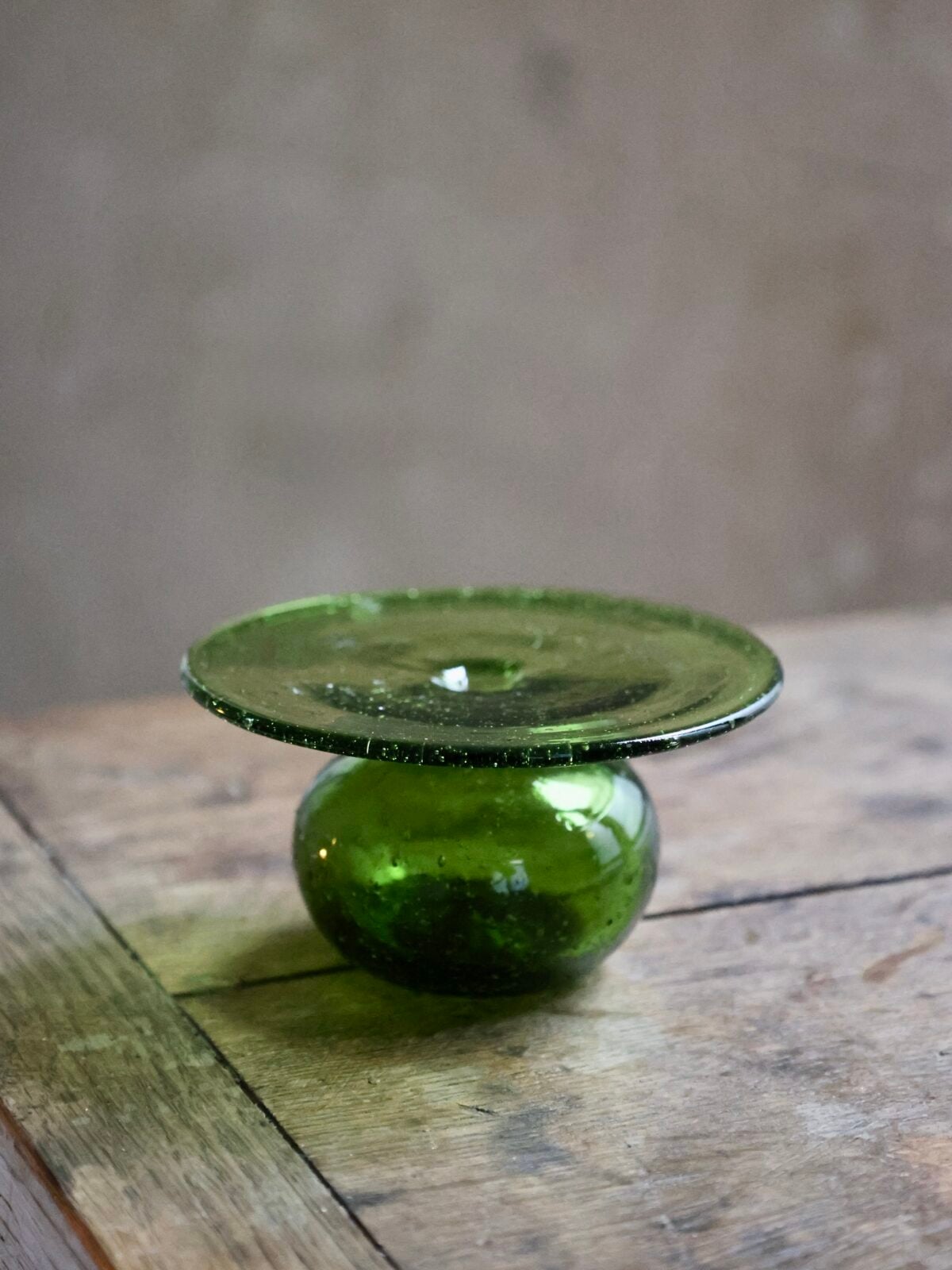 Vase à bourgeon fait main en verre recyclé