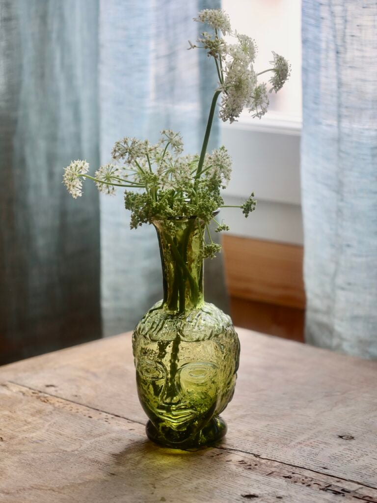 la-soufflerie-vase-tete-olive-face-shaped-vase-mouth-blown-recycled-glass