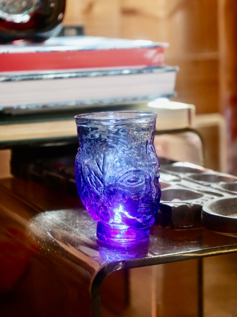 verre-tete-blue-face-drinking-glass-handmade-recycled-glass