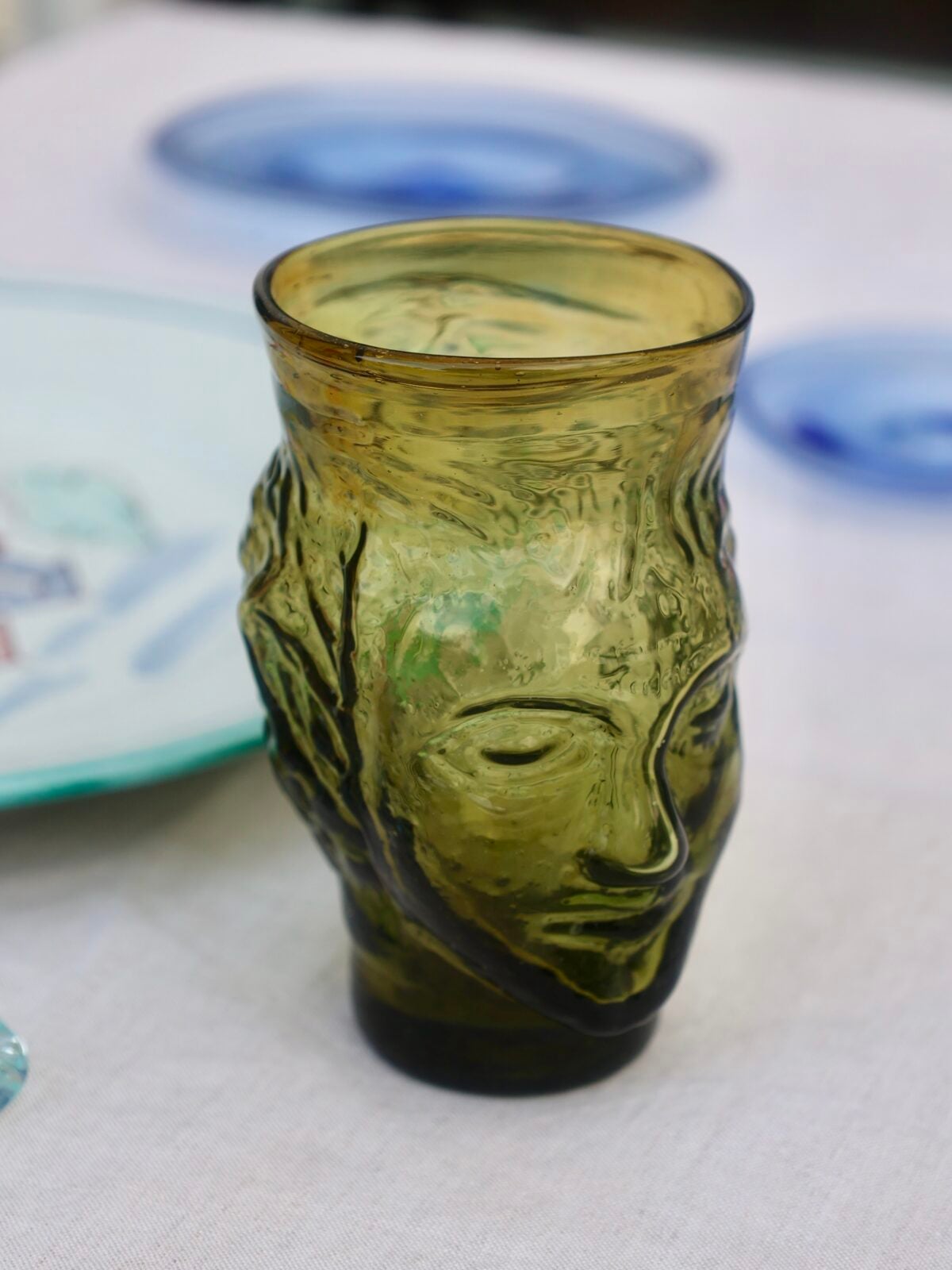 verre-tête-olive-drinkware-face-glass-mouth-blown-recycled-glass