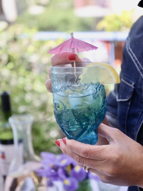 la-soufflerie-verre-tete-turquiose-face-shaped-vase-mouth-blown-recycled-glass
