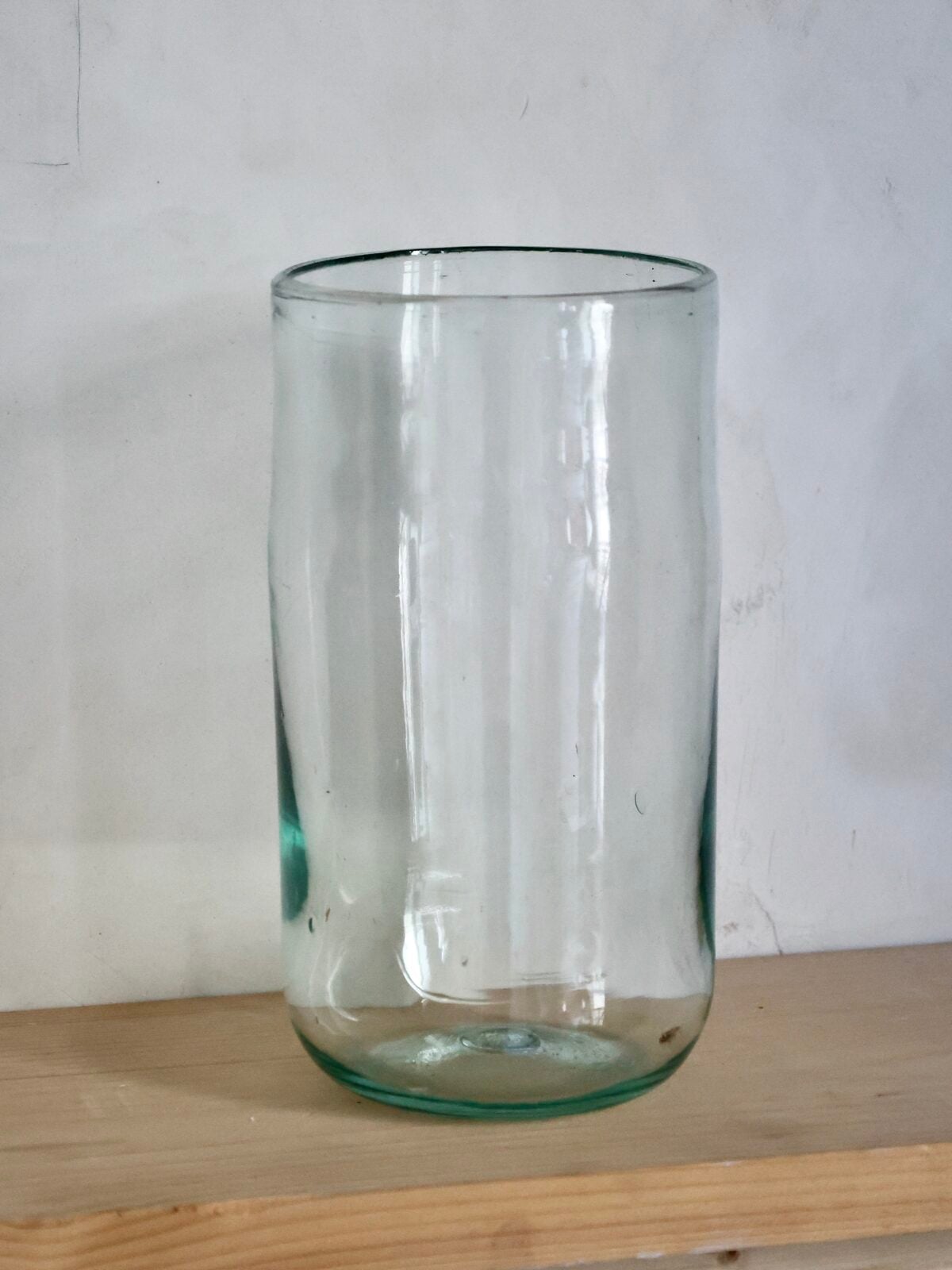 vase-droit-dark-blue-hurricane-vase-mouth-blown-recycled-glass