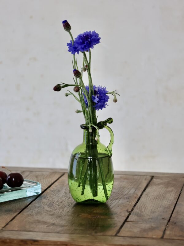 amour-avec-anse-olive-bud-vase-mouth-blown-recycled-glass