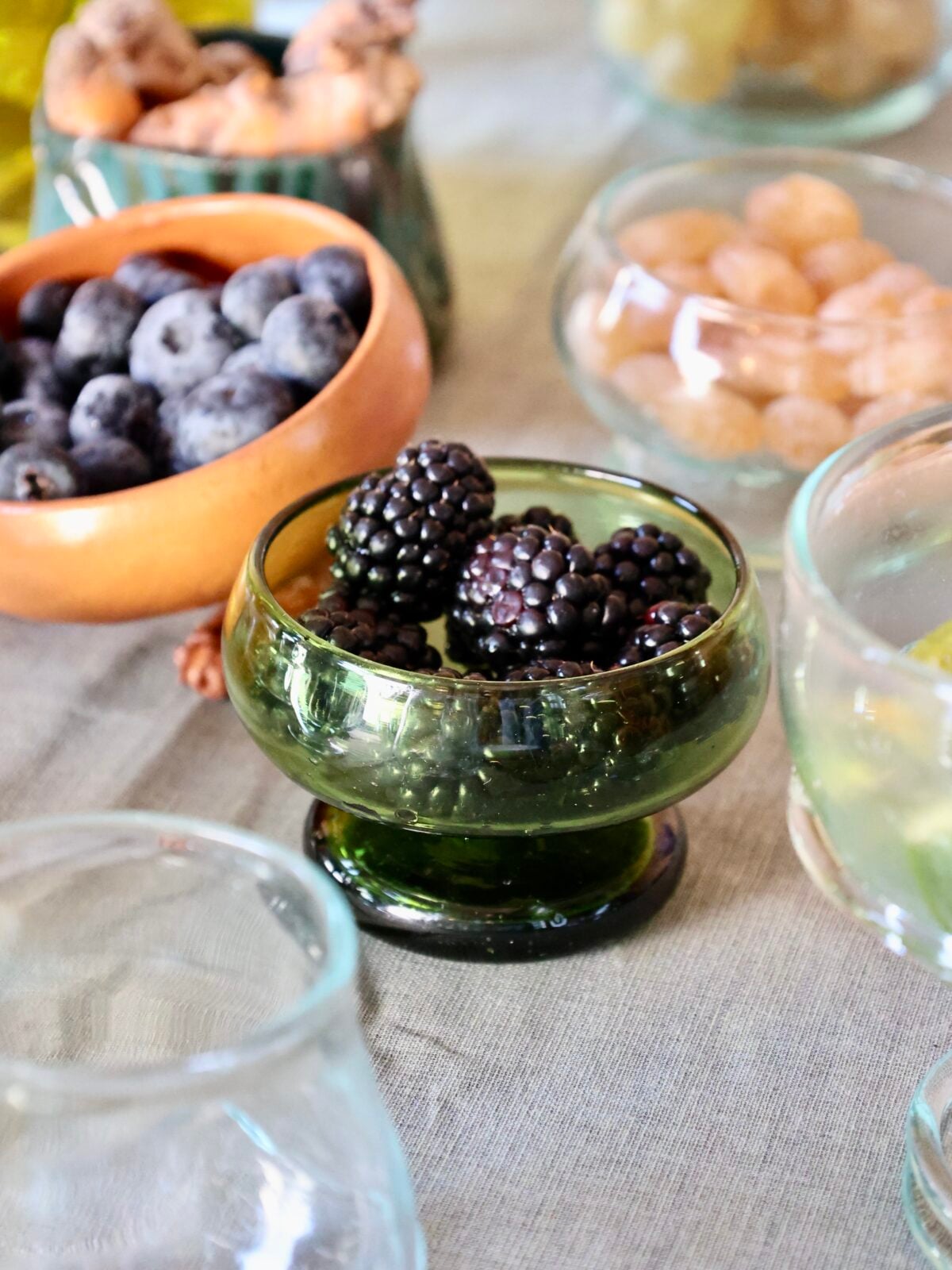 Bol en verre recyclé soufflé à la bouche