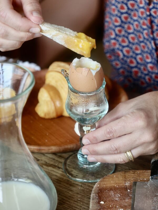 coctier-transparent-egg-cup-mouth-blown-recycled-glass