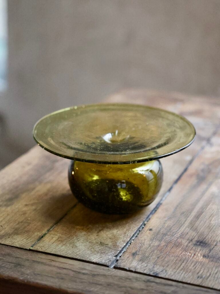 Vase à bourgeon fait main en verre recyclé