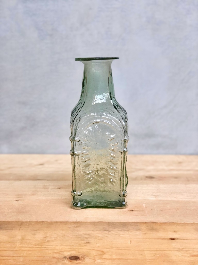 la-soufflerie-dates-transparent-mouth-blown-recycled-glass
