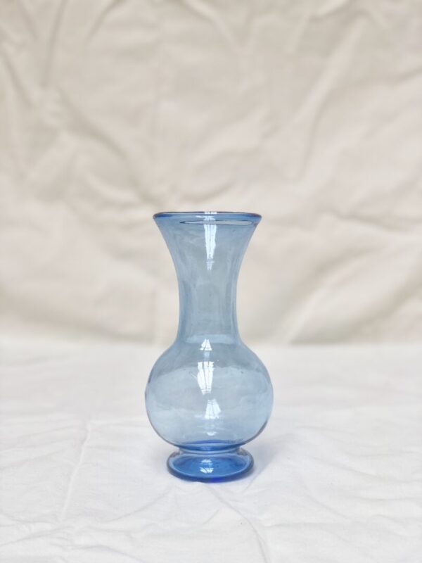 la-soufflerie-silhouette-light-blue-vase-mouth-blown-recycled-glass