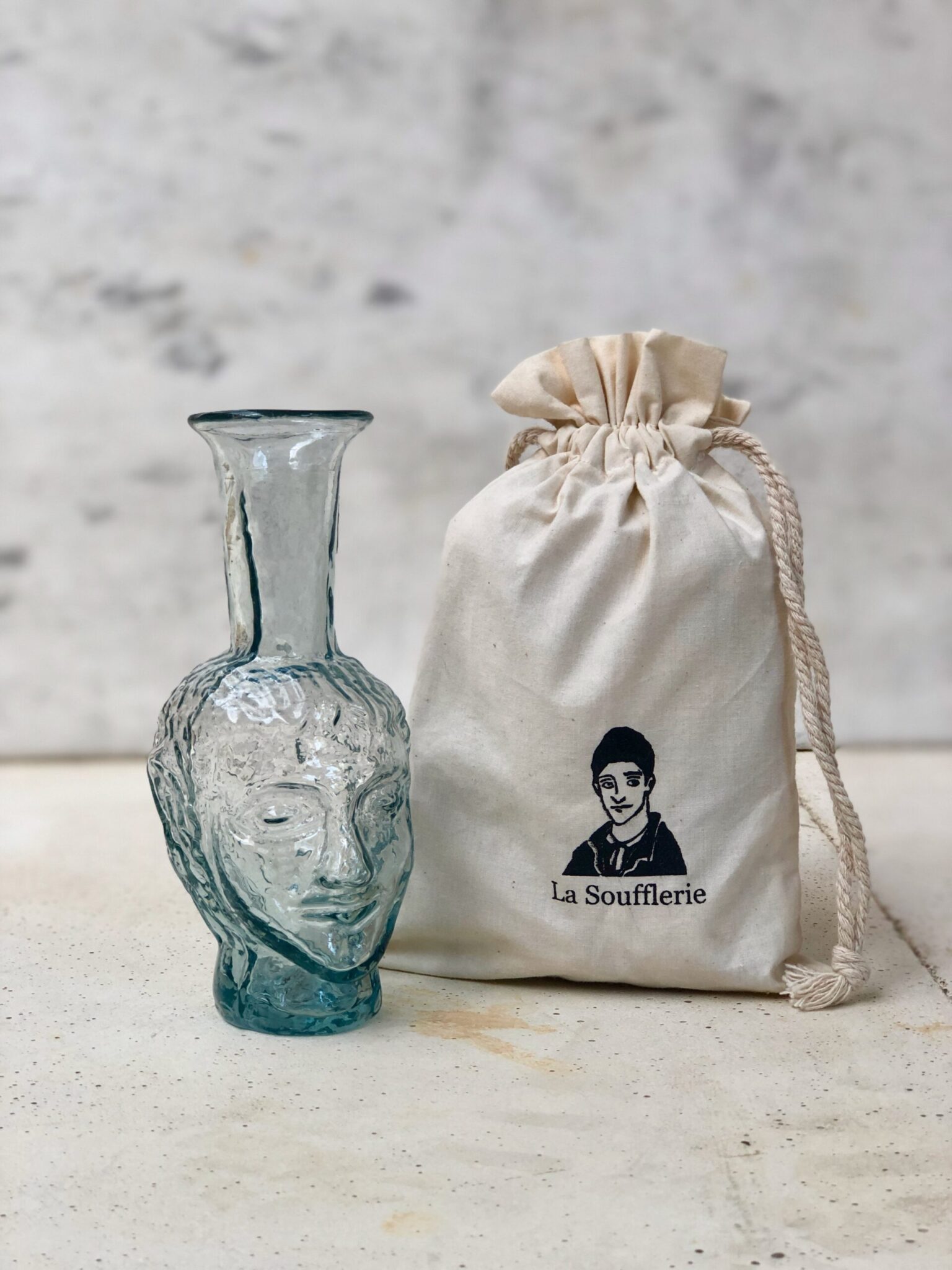 la-soufflerie-vase-tete-transparent-face-shaped-vase-mouth-blown-recycled-glass