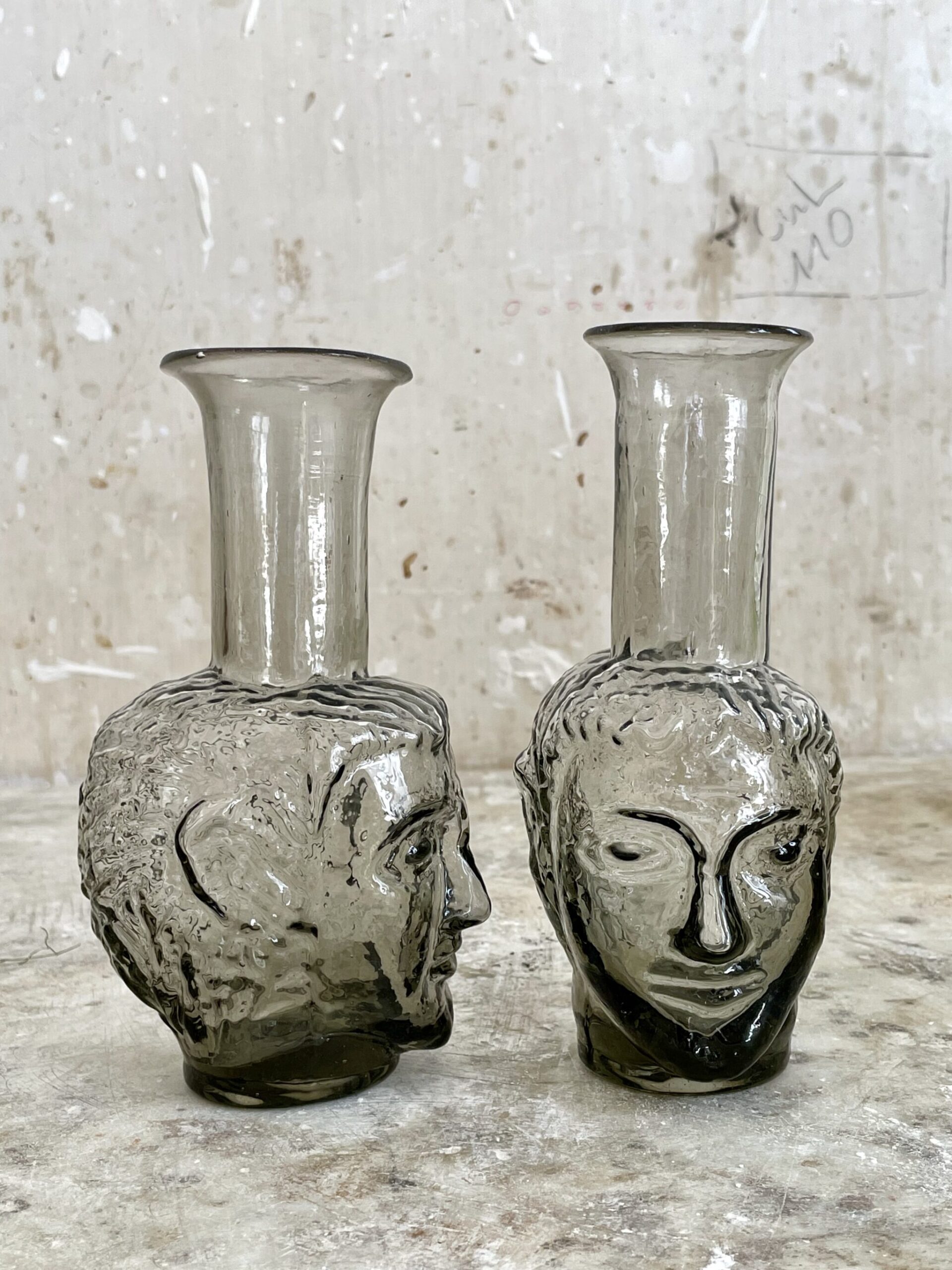 la-soufflerie-vase-tete-smoky-face-shaped-vase-mouth-blown-recycled-glass