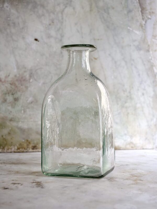 la-soufflerie-bouteille-carre-grand-transparent-mouth-blown-recycled-glass