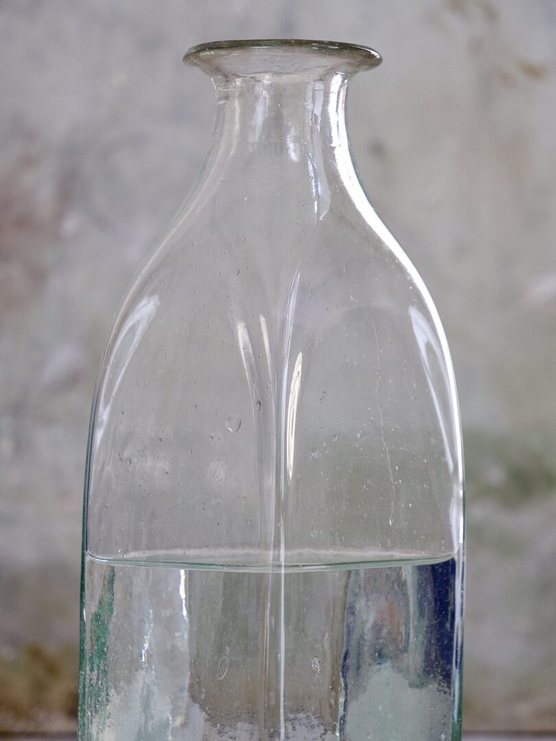 la-soufflerie-frigo-sans-bec-transparent-square-shape-carafe-mouth-blown-recycled-glass