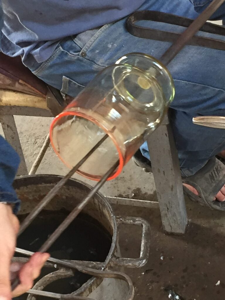 la-soufflerie-glass-blowing-vase-with-tool