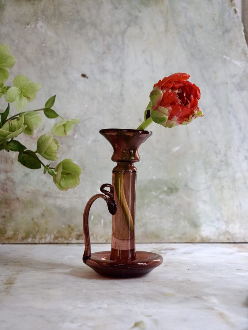 la-soufflerie-porta-candele-with-handle-framboise-candle-candle-holder-hand-blown-recycled-glass