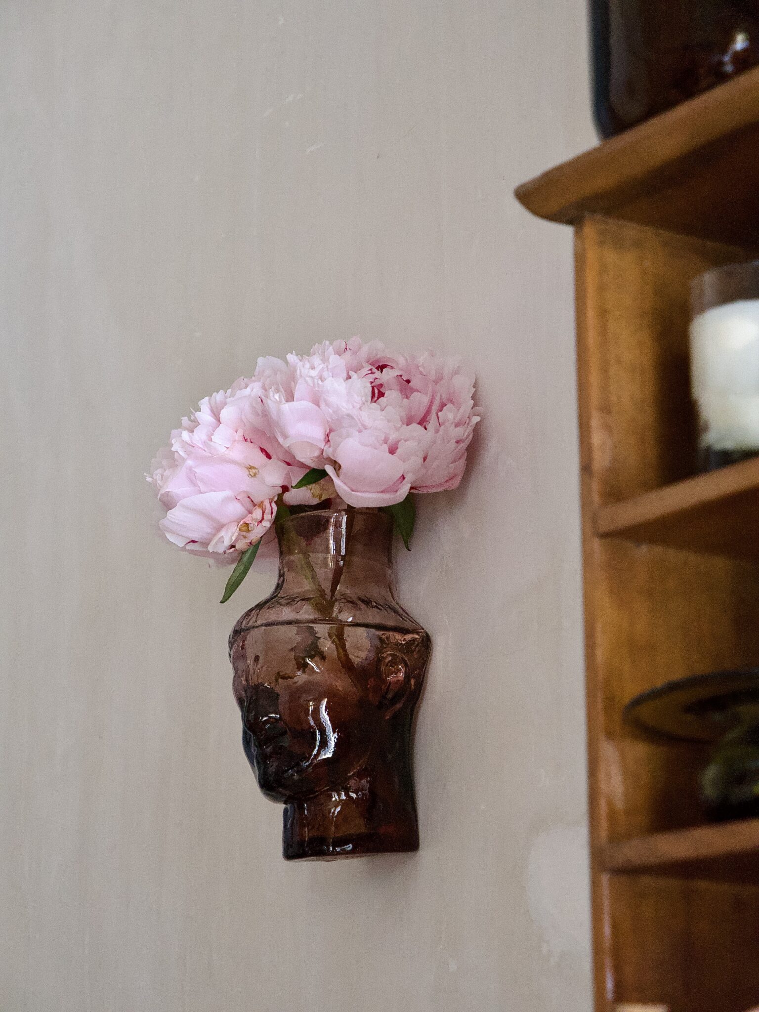 la-soufflerie-simon-wall-mounted-vase-framboise-mouth-blown-recycled-glass