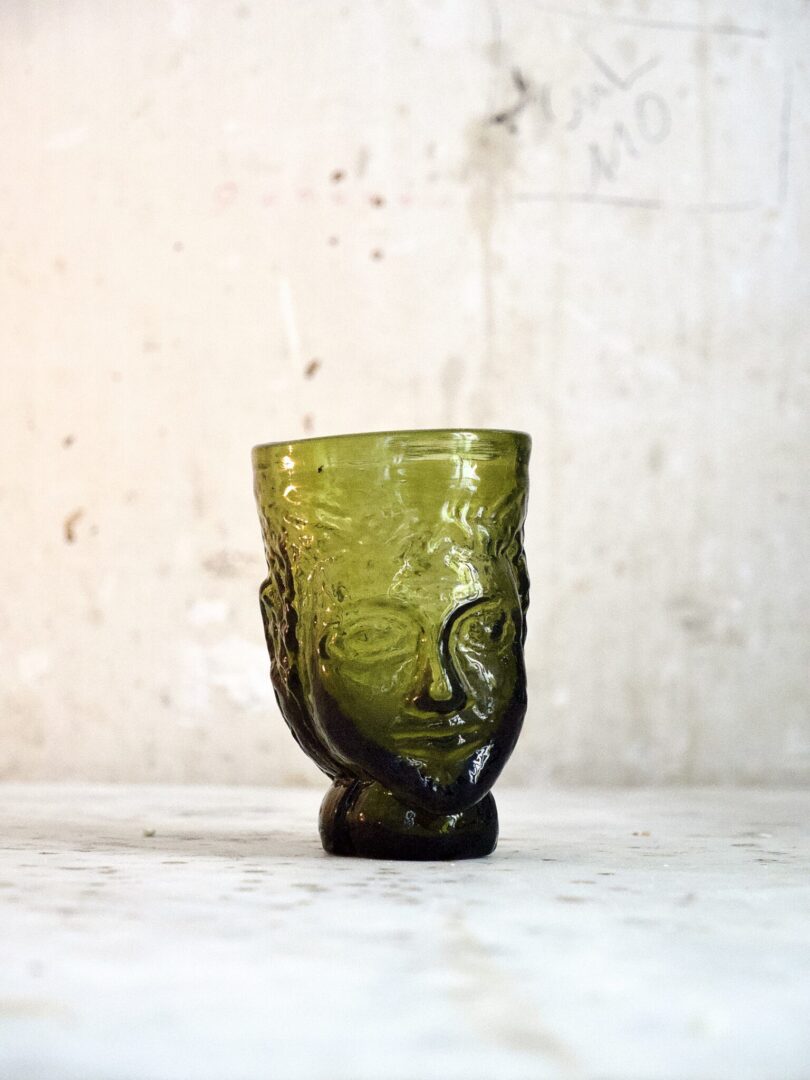 la-soufflerie-verre-tete-olive-face-shaped-drinking-glass-mouth-blown-recycled-glass