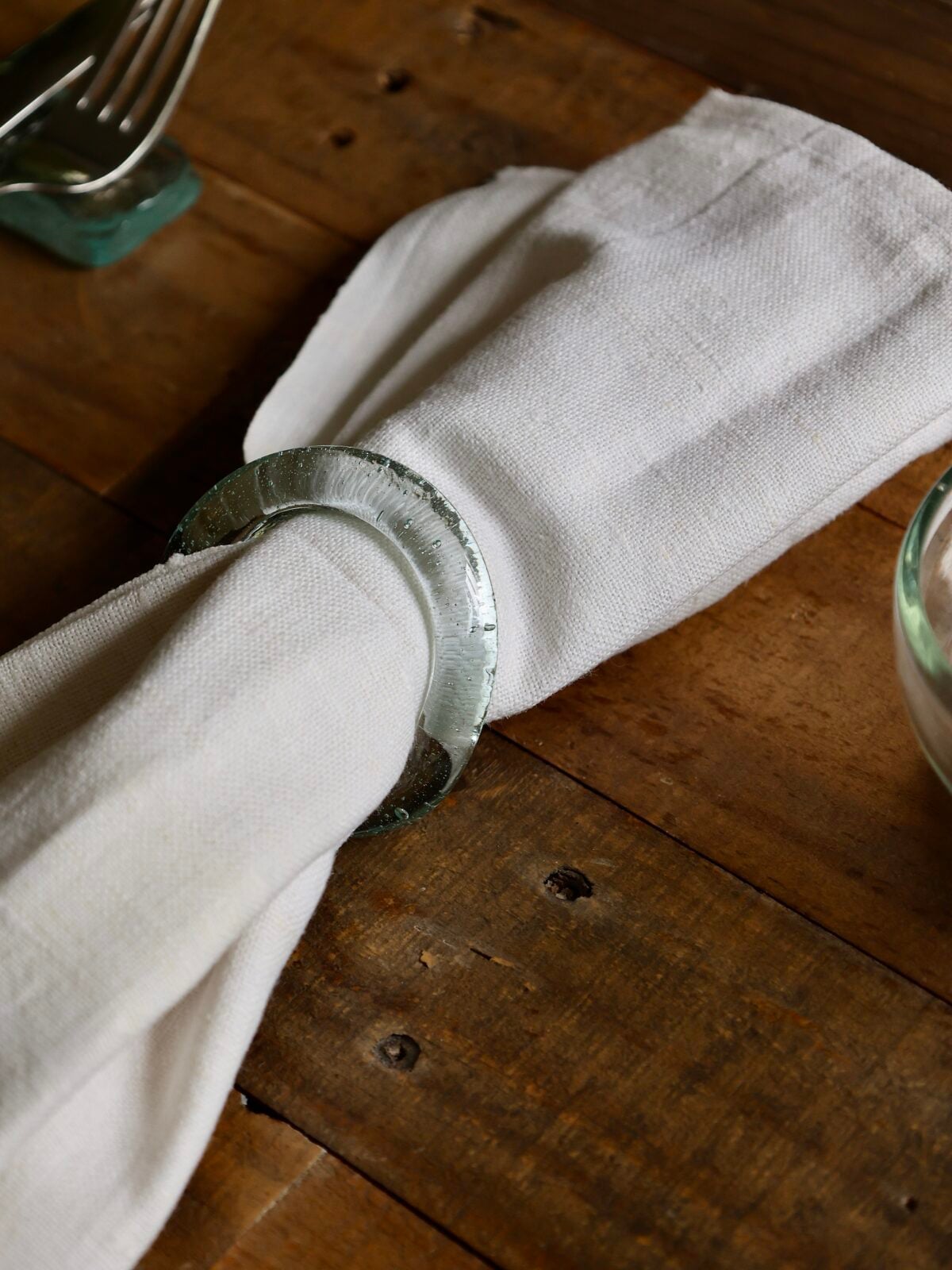 napkin-holder-transparent-accesory-hand-blown-recycled-glass