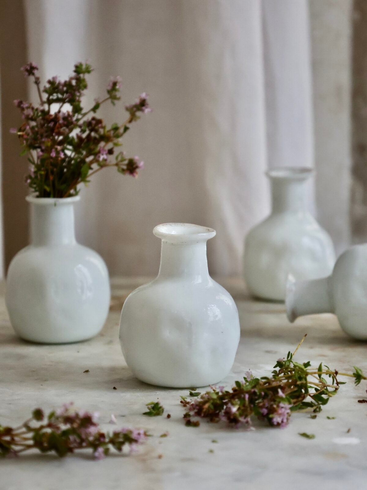 vase-bosselé-white-bud-vase
