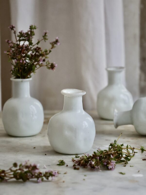 vase-bosselé-white-bud-vase