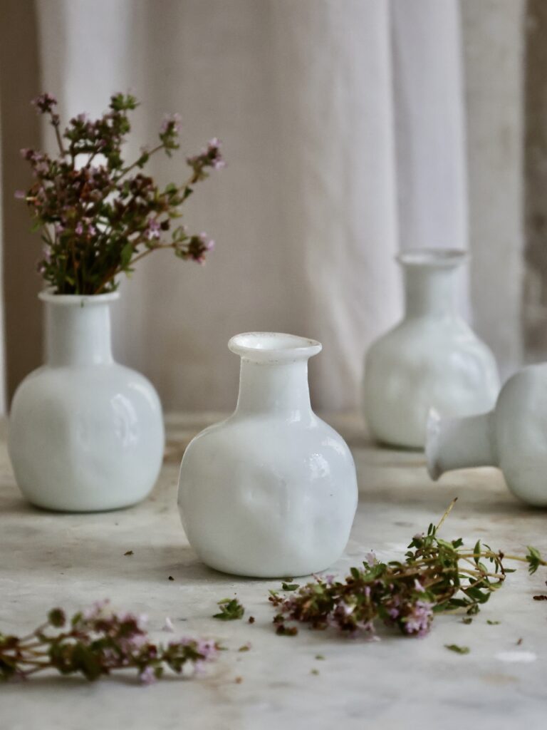 vase-bosselé-white-bud-vase
