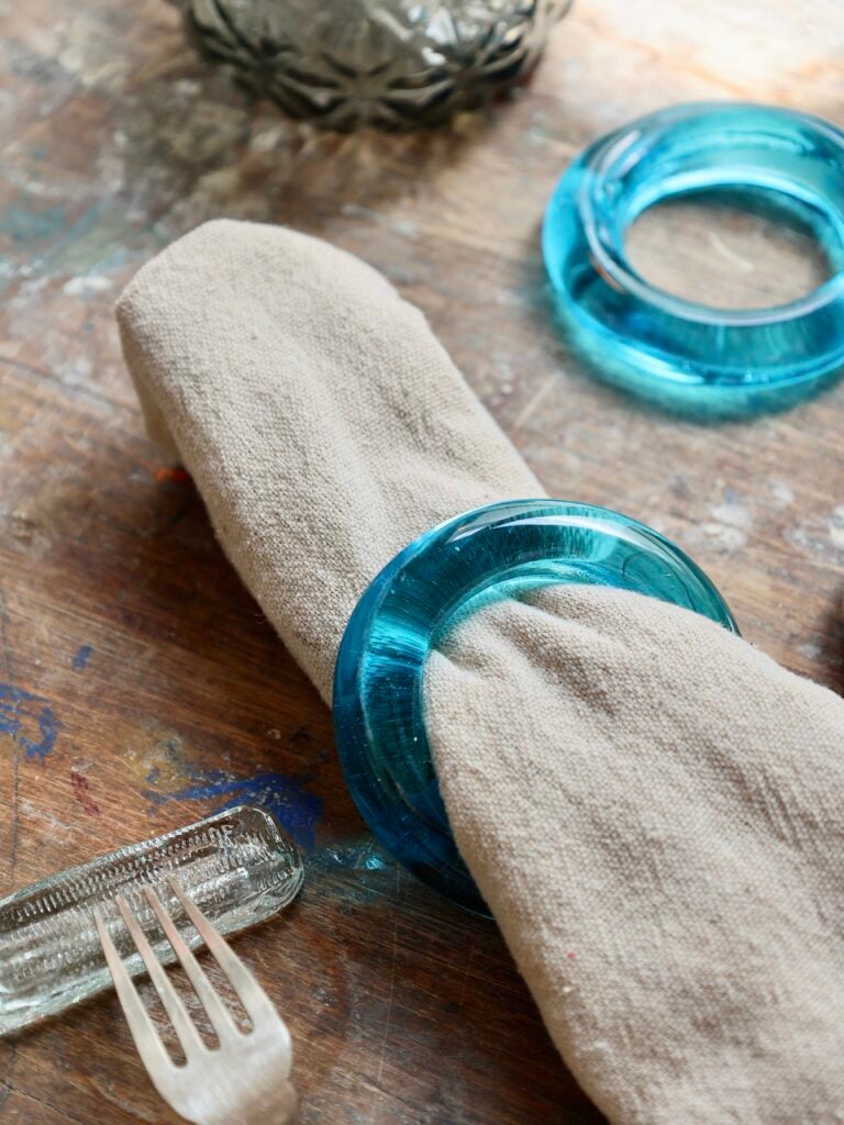 porte-serviette-turquoise-vaisselle-verre-recyclé