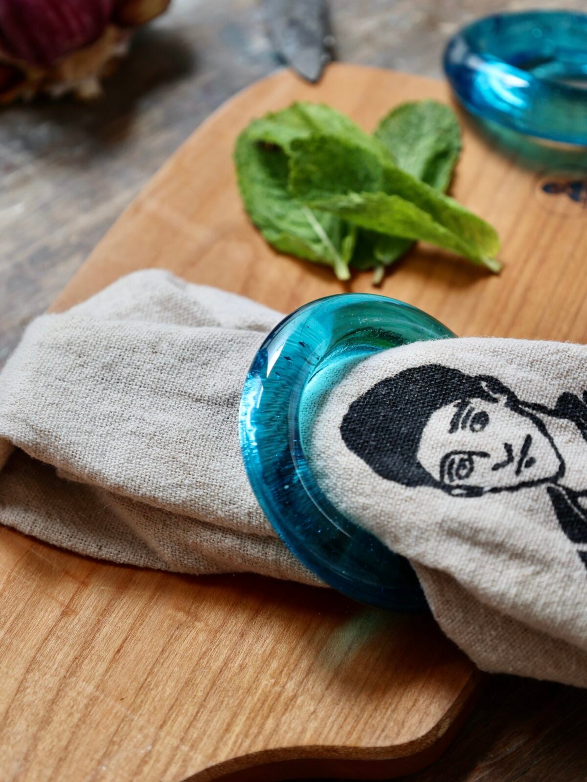 napkin-holder-turquoise-tableware-recycled-glass