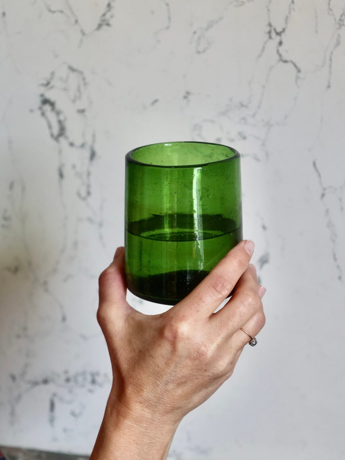 rodi-glass-olive-vert-drinking-glass-mouth-blown-recycled-glass