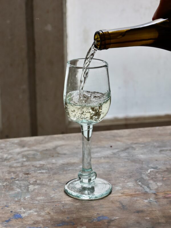 sassy-sauvignon-transparent-stem-glass