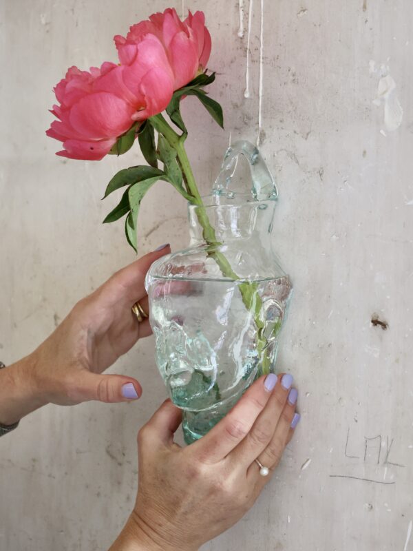 simon-wall-mounted-vase-transparent-vase-head