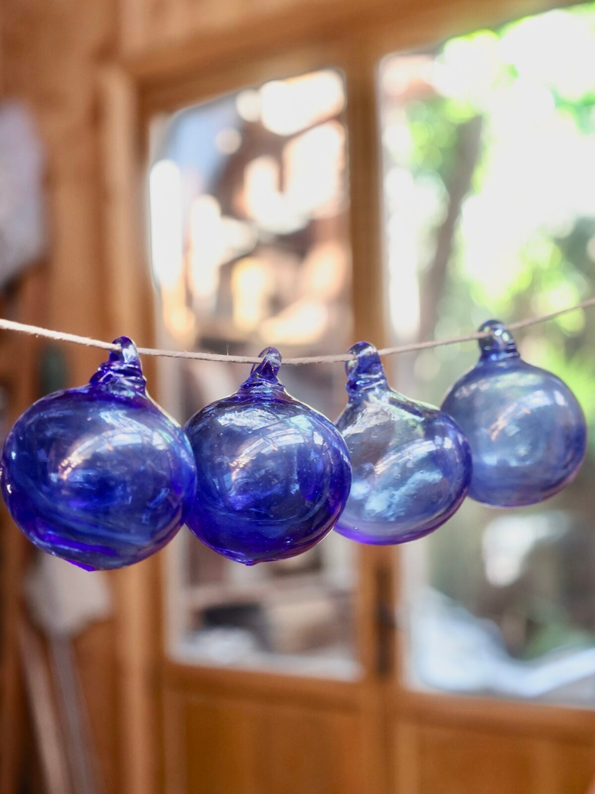 la-soufflerie-boule-light-blue-6cm-boule-de-noël-bouche-soufflée-verre-recyclé