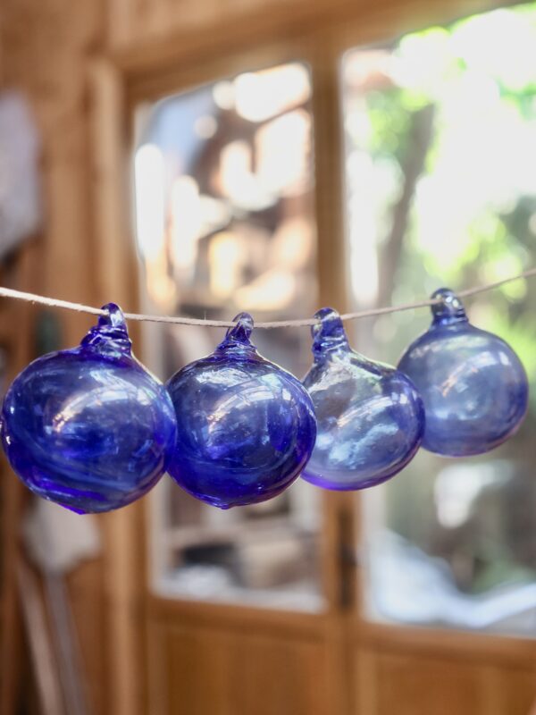 la-soufflerie-boule-light-blue-6cm-christmas-ball-mouth-blown-recycled-glass
