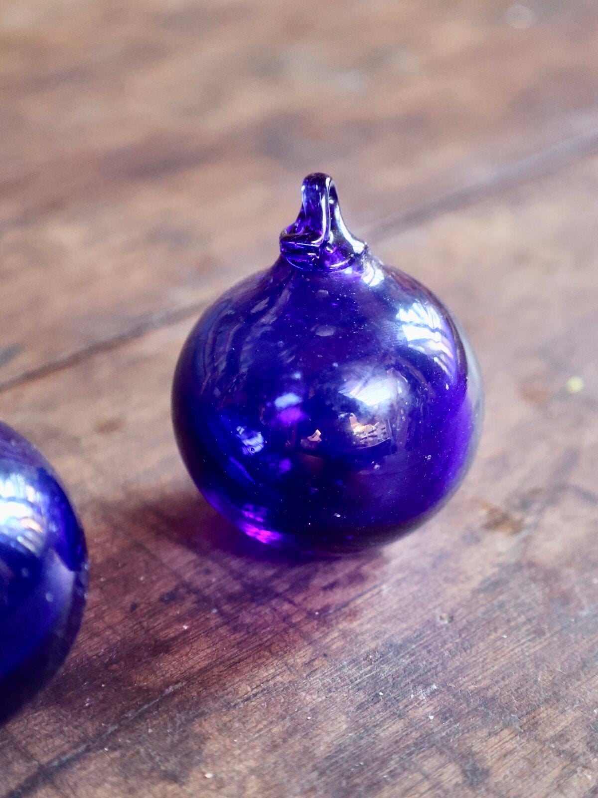 la-soufflerie-boule-dark-blue-6cm-boule-de-noël-bouche-soufflée-verre-recyclé