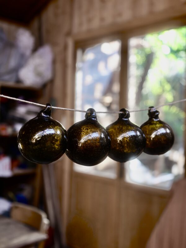 la-soufflerie-boule-marron-6cm-christmas-ball-mouth-blown-recycled-glass