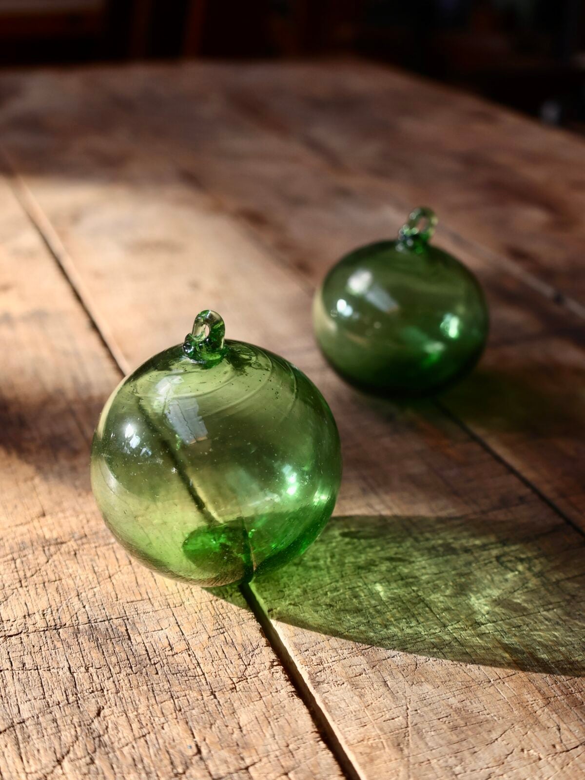 la-soufflerie-boule-green-8cm-boule-de-noël-bouche-soufflée-verre-recyclé