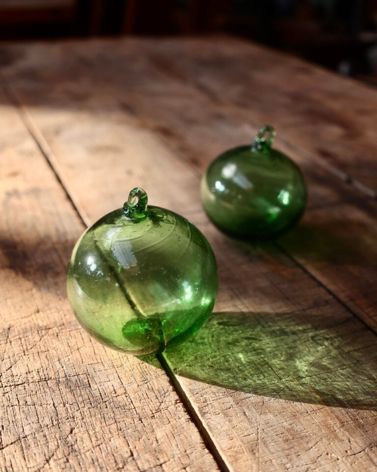 la-soufflerie-boule-green-8cm-boule-de-noël-bouche-soufflée-verre-recyclé