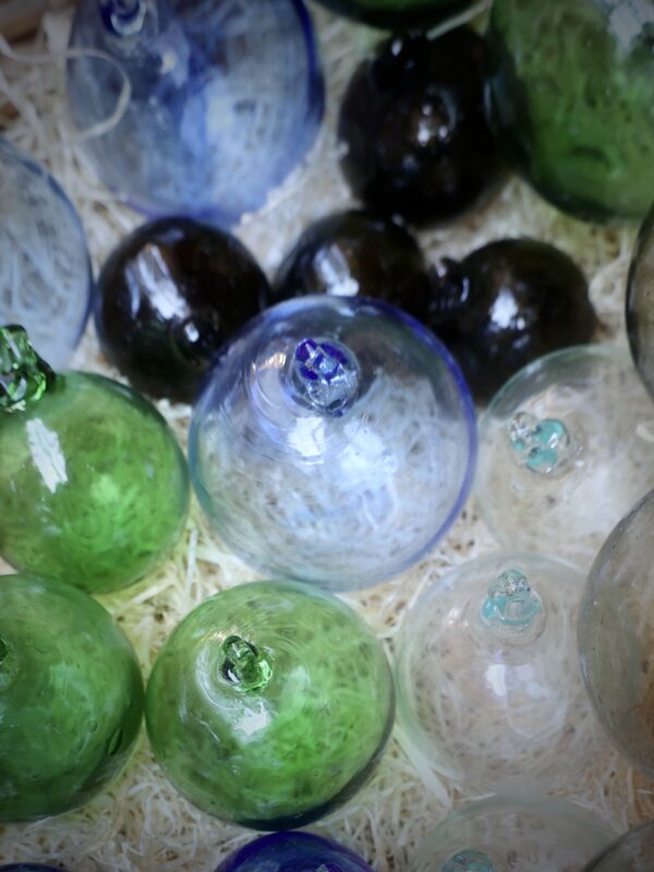 la-soufflerie-boule-light-blue-8cm-christmas-ball-mouth-blown-recycled-glass