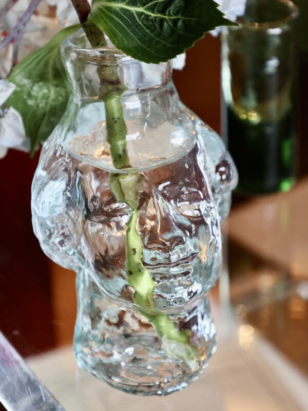 angelo-vase-transparent-bud-vase-head-mouth-blown-recycled-glass