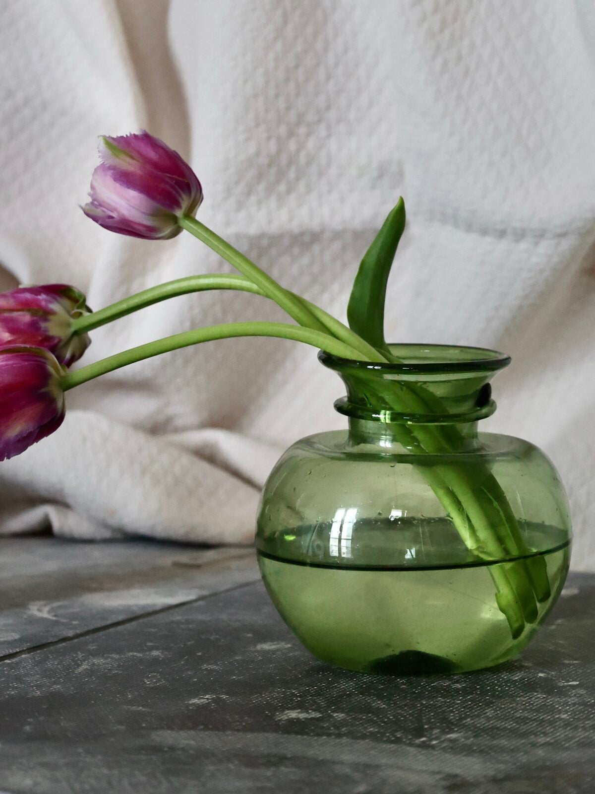 crock-vase-vert-fumé-at-home-vase-mouth-blown-recycled-glass
