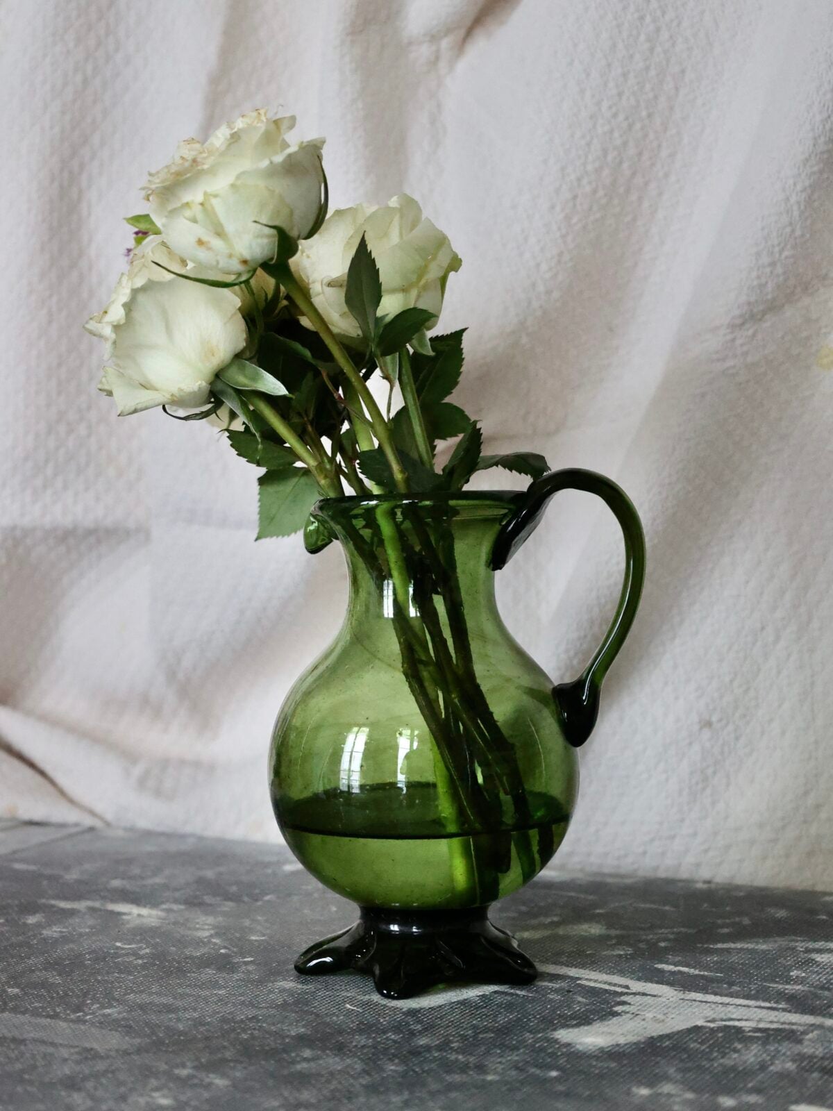 dionysos-vert-fumé-vase-at-home-mouth-blown-recycled-glass