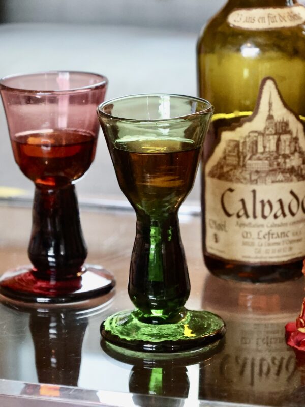 eau-de-vie-vert-fumé-drinkware-stem-glass-mouth-blown-recycled-glass