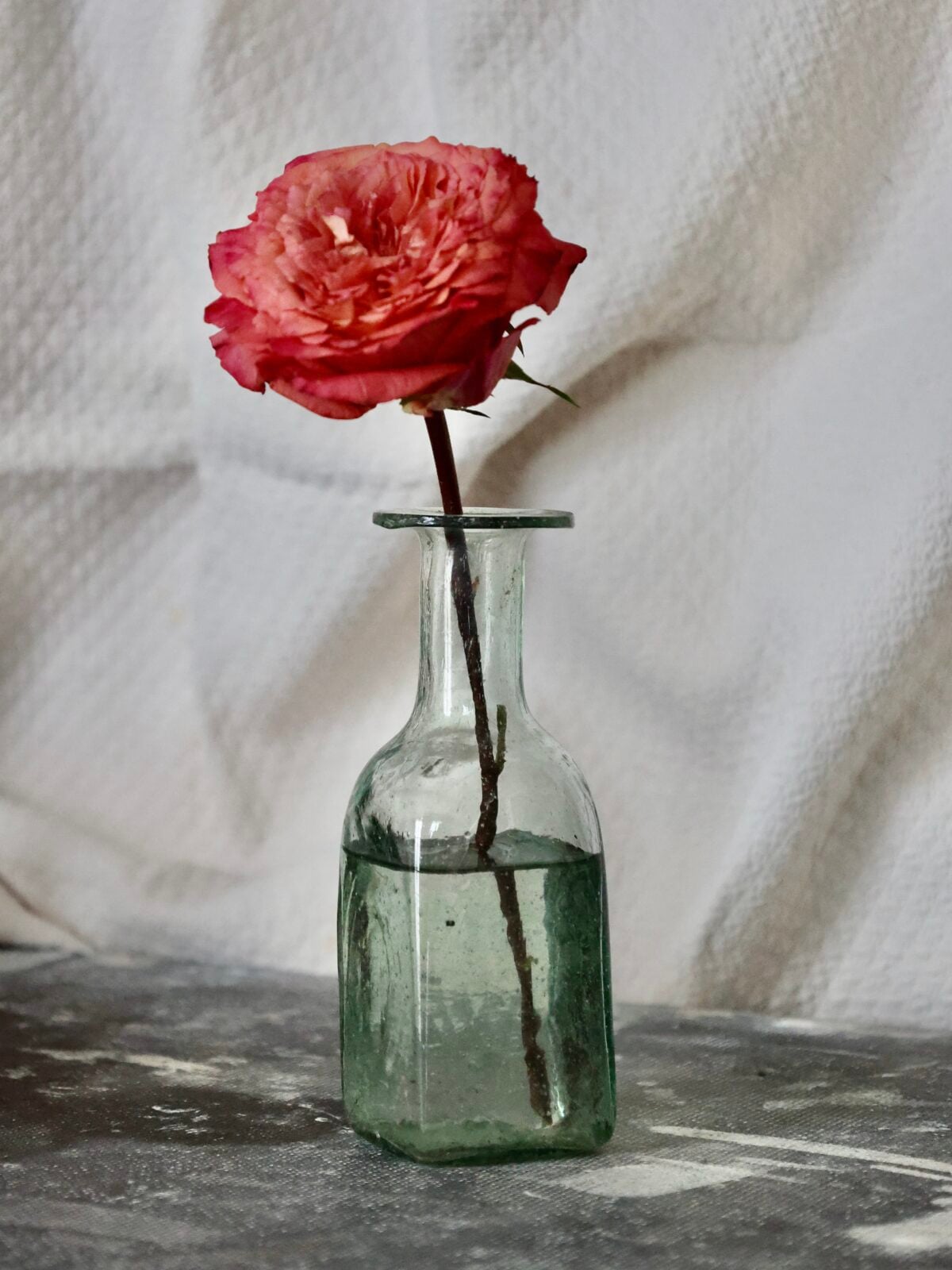 flacon-rectangulaire-rodi-bud-vase-mouth-blown-recycled-glass