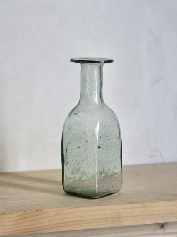 flacon-rectangulaire-rodi-bud-vase-mouth-blown-recycled-glass