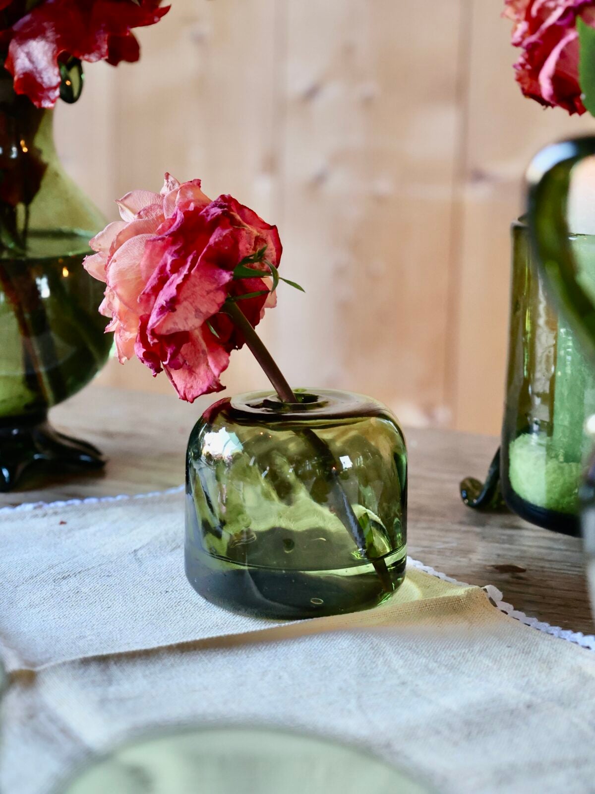 florulenta-vert-fume-bud-vase-mouth-blown-recycled-glass