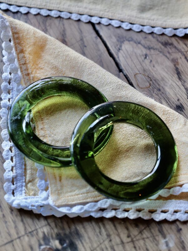 napkin-holder-vert-fume-accessories-mouth-blown-recycled-glass