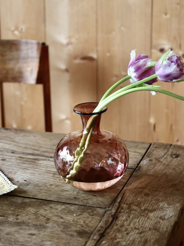 renenutet-framboise-vase-bud-vase-mouth-blown-recycled-glass