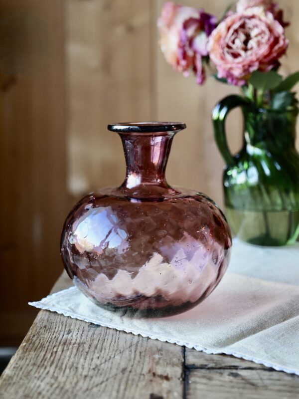 renenutet-framboise-vase-bud-vase-mouth-blown-recycled-glass